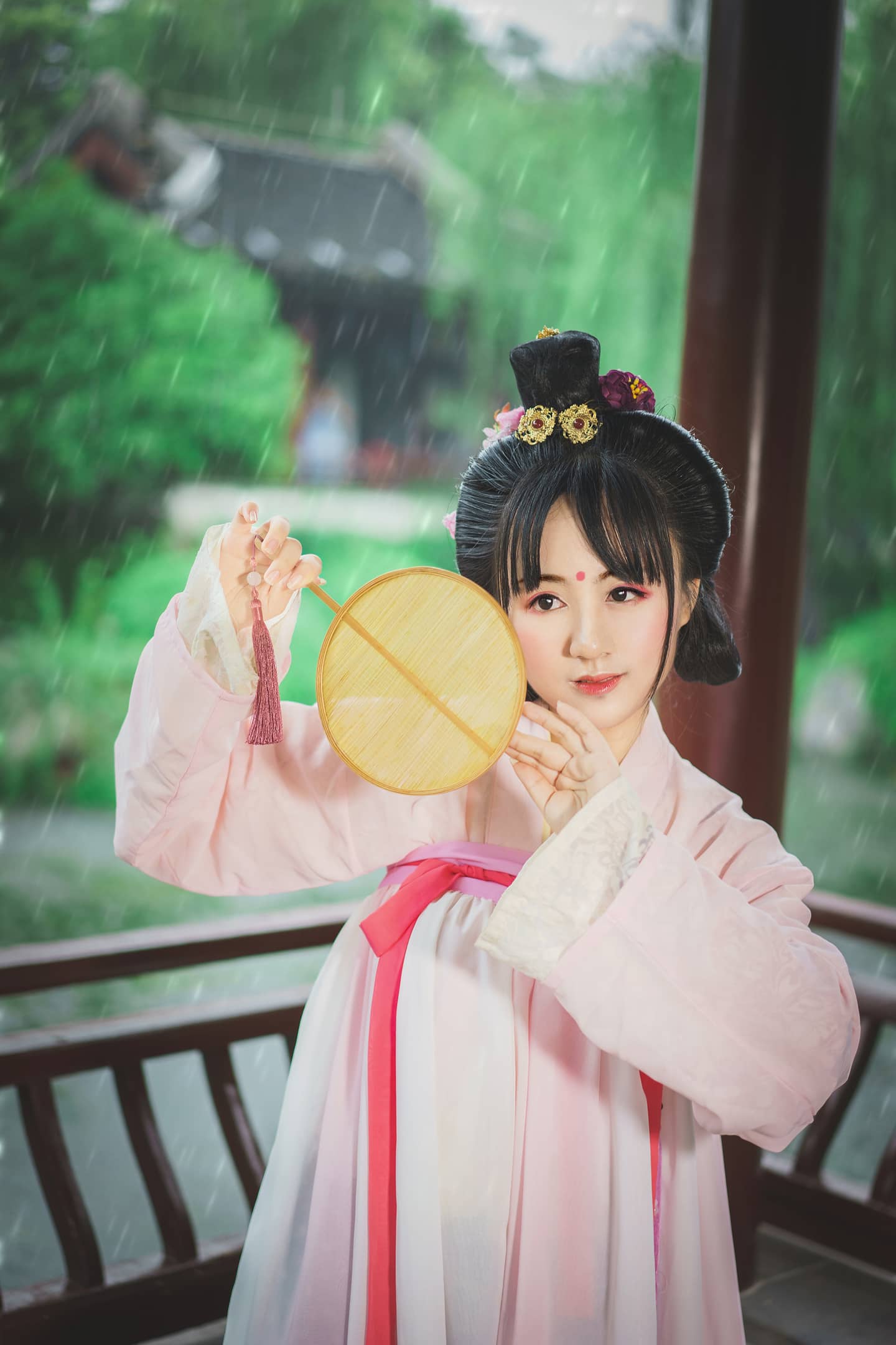 汉服 六月雅事 池亭赏鱼-萌图百科