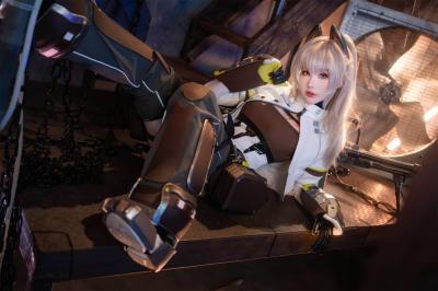 《少女前线2：追放》佩里缇亚cosplay-萌图百科