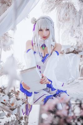 《Re：从零开始的异世界生活》爱蜜莉雅cosplay-萌图百科
