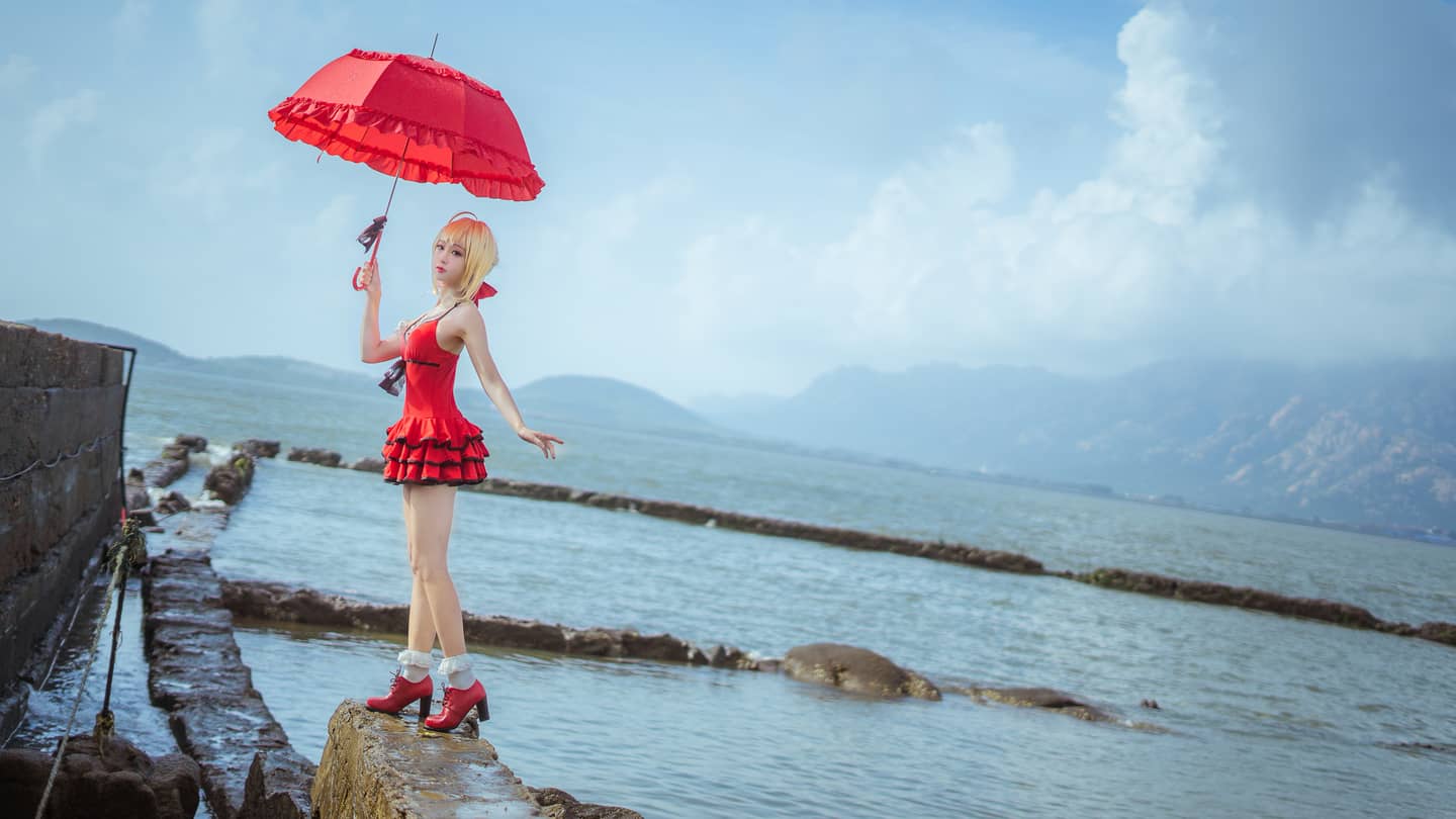 尼禄深红洋装cosplay-萌图百科