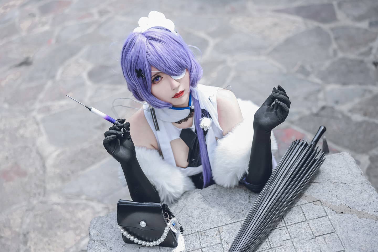 《明日方舟》絮雨cosplay-萌图百科