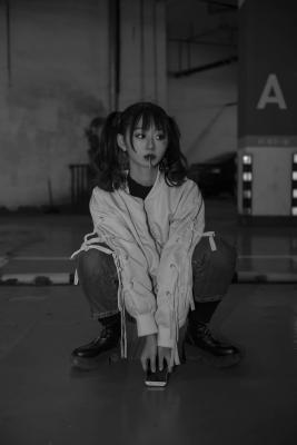 私影 浓墨女孩-萌图百科